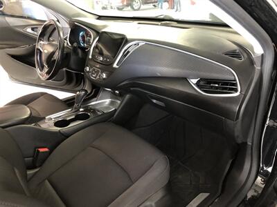 2018 Chevrolet Malibu LT   - Photo 16 - Saint Louis, MI 48880-9800