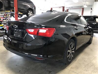 2018 Chevrolet Malibu LT   - Photo 6 - Saint Louis, MI 48880-9800