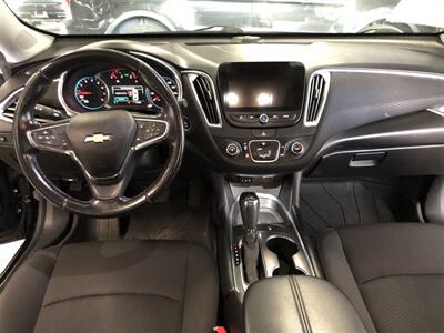 2018 Chevrolet Malibu LT   - Photo 7 - Saint Louis, MI 48880-9800