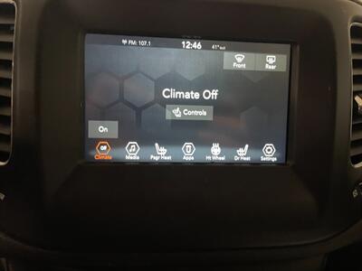 2018 Jeep Compass Latitude   - Photo 16 - Saint Louis, MI 48880-9800