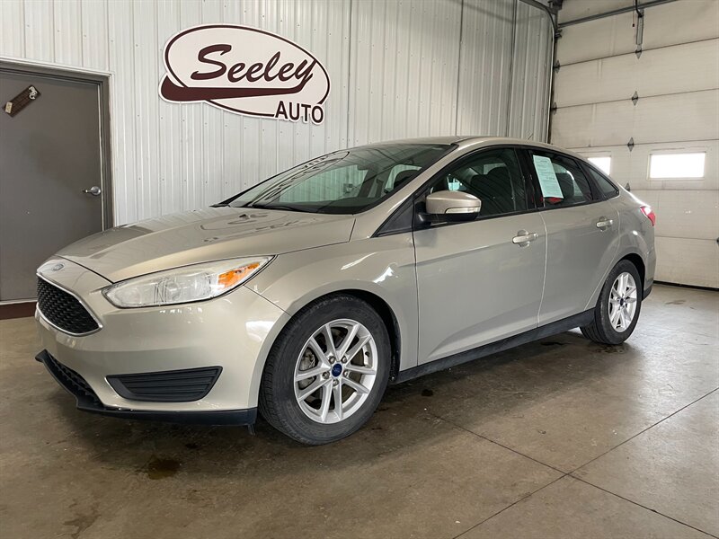 2016 Ford Focus SE   - Photo 1 - Saint Louis, MI 48880-9800