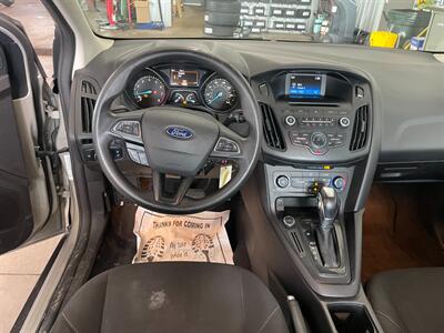 2016 Ford Focus SE   - Photo 8 - Saint Louis, MI 48880-9800