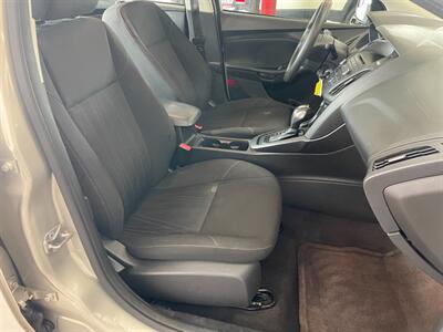 2016 Ford Focus SE   - Photo 17 - Saint Louis, MI 48880-9800