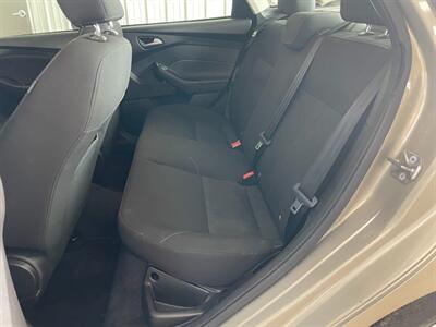 2016 Ford Focus SE   - Photo 16 - Saint Louis, MI 48880-9800
