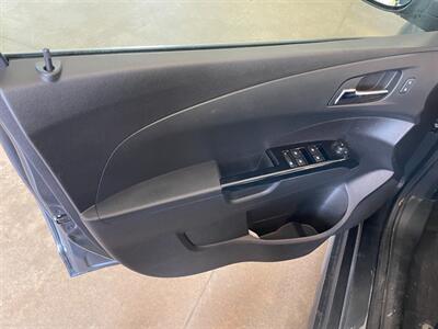 2010 Chevrolet Malibu LT - Photo 18 - Saint Louis, MI 48880-9800