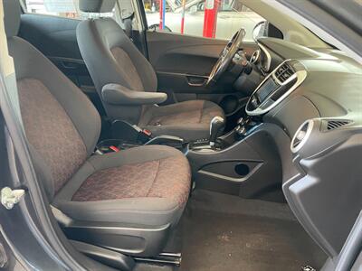 2010 Chevrolet Malibu LT - Photo 14 - Saint Louis, MI 48880-9800