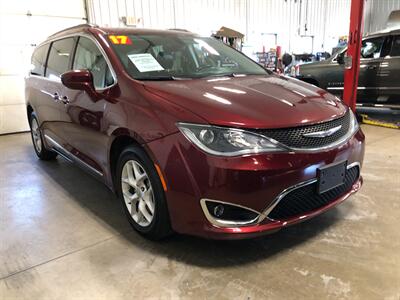2017 Chrysler Pacifica Touring Plus   - Photo 4 - Saint Louis, MI 48880-9800