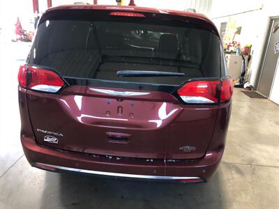 2017 Chrysler Pacifica Touring Plus   - Photo 25 - Saint Louis, MI 48880-9800
