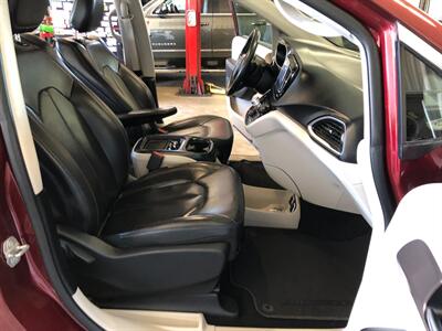 2017 Chrysler Pacifica Touring Plus   - Photo 17 - Saint Louis, MI 48880-9800