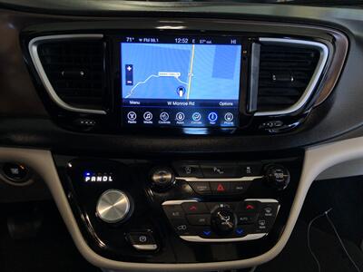2017 Chrysler Pacifica Touring Plus   - Photo 12 - Saint Louis, MI 48880-9800