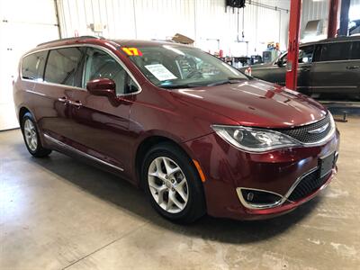 2017 Chrysler Pacifica Touring Plus   - Photo 5 - Saint Louis, MI 48880-9800