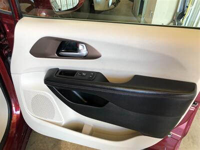 2017 Chrysler Pacifica Touring Plus   - Photo 22 - Saint Louis, MI 48880-9800