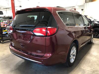 2017 Chrysler Pacifica Touring Plus   - Photo 6 - Saint Louis, MI 48880-9800