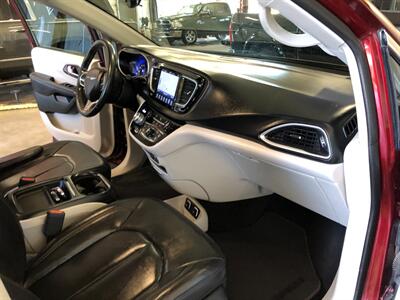 2017 Chrysler Pacifica Touring Plus   - Photo 20 - Saint Louis, MI 48880-9800