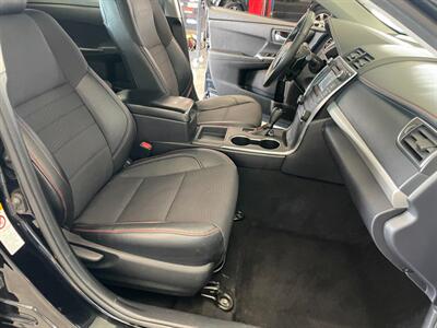 2016 Toyota Camry SE   - Photo 17 - Saint Louis, MI 48880-9800