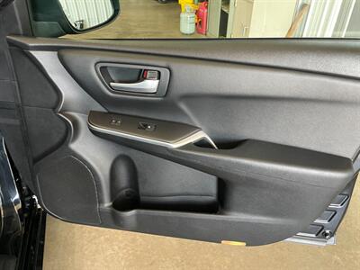 2016 Toyota Camry SE   - Photo 20 - Saint Louis, MI 48880-9800