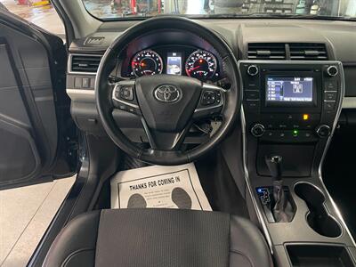 2016 Toyota Camry SE   - Photo 9 - Saint Louis, MI 48880-9800
