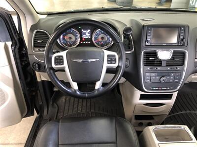 2016 Chrysler Town & Country Touring   - Photo 8 - Saint Louis, MI 48880-9800