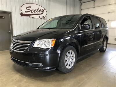 2016 Chrysler Town & Country Touring   - Photo 2 - Saint Louis, MI 48880-9800