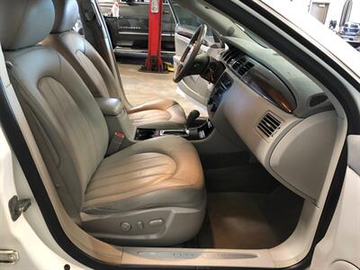 2011 Buick Lucerne CXL   - Photo 18 - Saint Louis, MI 48880-9800