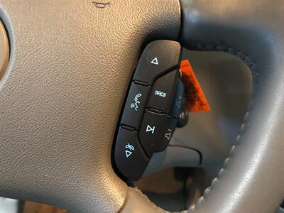 2011 Buick Lucerne CXL   - Photo 12 - Saint Louis, MI 48880-9800