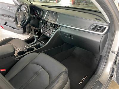 2016 Kia Optima EX - Photo 21 - Saint Louis, MI 48880-9800