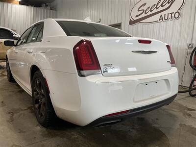 2017 Chrysler 300 Series S   - Photo 2 - Saint Louis, MI 48880-9800