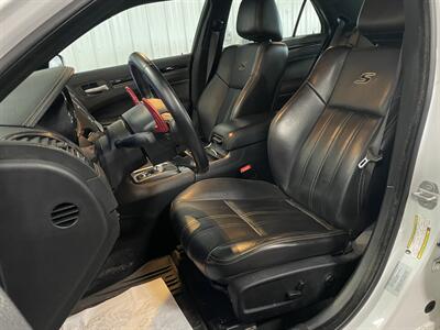 2017 Chrysler 300 Series S   - Photo 12 - Saint Louis, MI 48880-9800