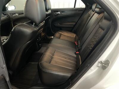 2017 Chrysler 300 Series S   - Photo 13 - Saint Louis, MI 48880-9800