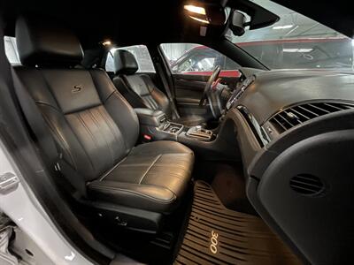 2017 Chrysler 300 Series S   - Photo 14 - Saint Louis, MI 48880-9800