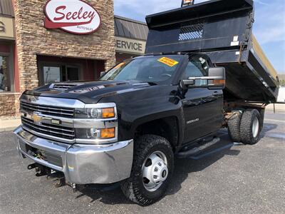 2017 Chevrolet Silverado 3500HD CC DUMP TRUCK   - Photo 4 - Saint Louis, MI 48880-9800