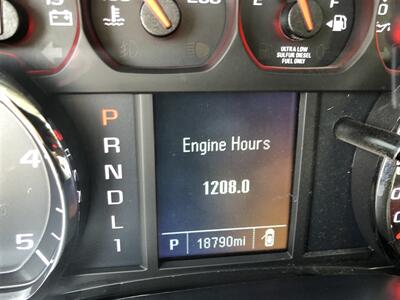 2017 Chevrolet Silverado 3500HD CC DUMP TRUCK   - Photo 11 - Saint Louis, MI 48880-9800