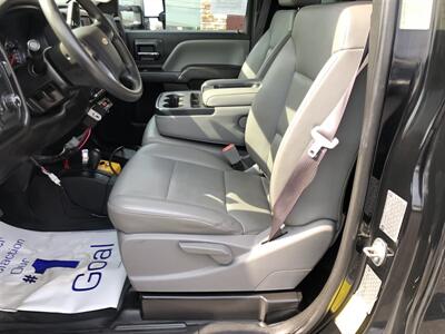 2017 Chevrolet Silverado 3500HD CC DUMP TRUCK   - Photo 15 - Saint Louis, MI 48880-9800