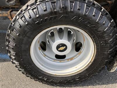 2017 Chevrolet Silverado 3500HD CC DUMP TRUCK   - Photo 23 - Saint Louis, MI 48880-9800
