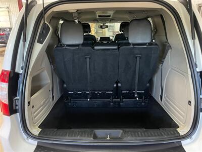2016 Chrysler Town and Country Touring-L   - Photo 8 - Saint Louis, MI 48880-9800