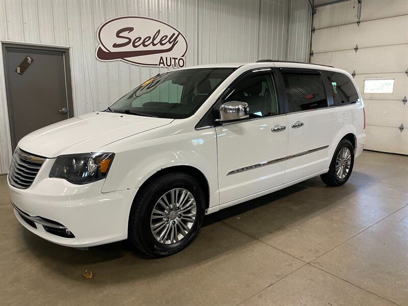 2016 Chrysler Town and Country Touring-L   - Photo 1 - Saint Louis, MI 48880-9800