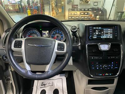 2016 Chrysler Town and Country Touring-L   - Photo 9 - Saint Louis, MI 48880-9800