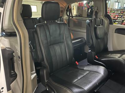 2016 Chrysler Town and Country Touring-L   - Photo 20 - Saint Louis, MI 48880-9800