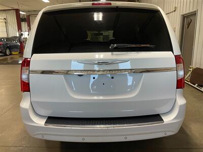 2016 Chrysler Town and Country Touring-L   - Photo 7 - Saint Louis, MI 48880-9800