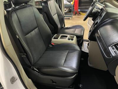 2016 Chrysler Town and Country Touring-L   - Photo 22 - Saint Louis, MI 48880-9800
