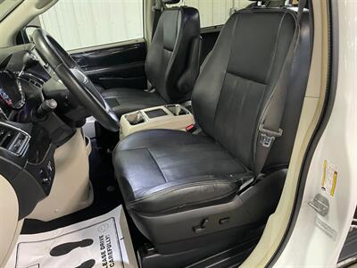 2016 Chrysler Town and Country Touring-L   - Photo 17 - Saint Louis, MI 48880-9800