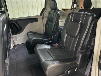 2016 Chrysler Town and Country Touring-L   - Photo 18 - Saint Louis, MI 48880-9800