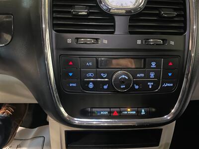 2016 Chrysler Town and Country Touring-L   - Photo 16 - Saint Louis, MI 48880-9800