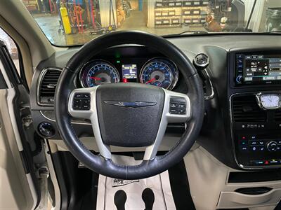 2016 Chrysler Town and Country Touring-L   - Photo 10 - Saint Louis, MI 48880-9800