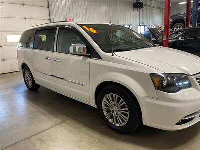 2016 Chrysler Town and Country Touring-L   - Photo 5 - Saint Louis, MI 48880-9800