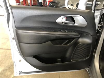 2018 Chrysler Pacifica Touring L Plus   - Photo 23 - Saint Louis, MI 48880-9800