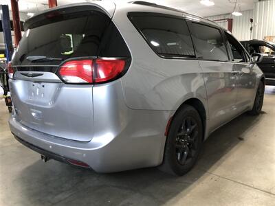 2018 Chrysler Pacifica Touring L Plus   - Photo 5 - Saint Louis, MI 48880-9800