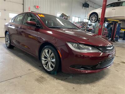 2016 Chrysler 200 S   - Photo 5 - Saint Louis, MI 48880-9800