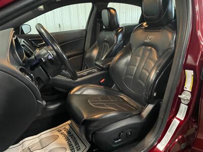 2016 Chrysler 200 S   - Photo 17 - Saint Louis, MI 48880-9800