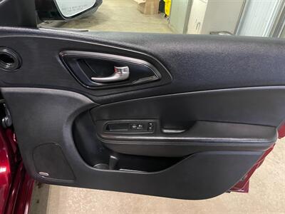 2016 Chrysler 200 S   - Photo 21 - Saint Louis, MI 48880-9800